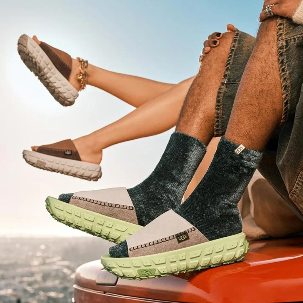 UGG All Gender Venture Daze Slide - Picture 8 of 11
